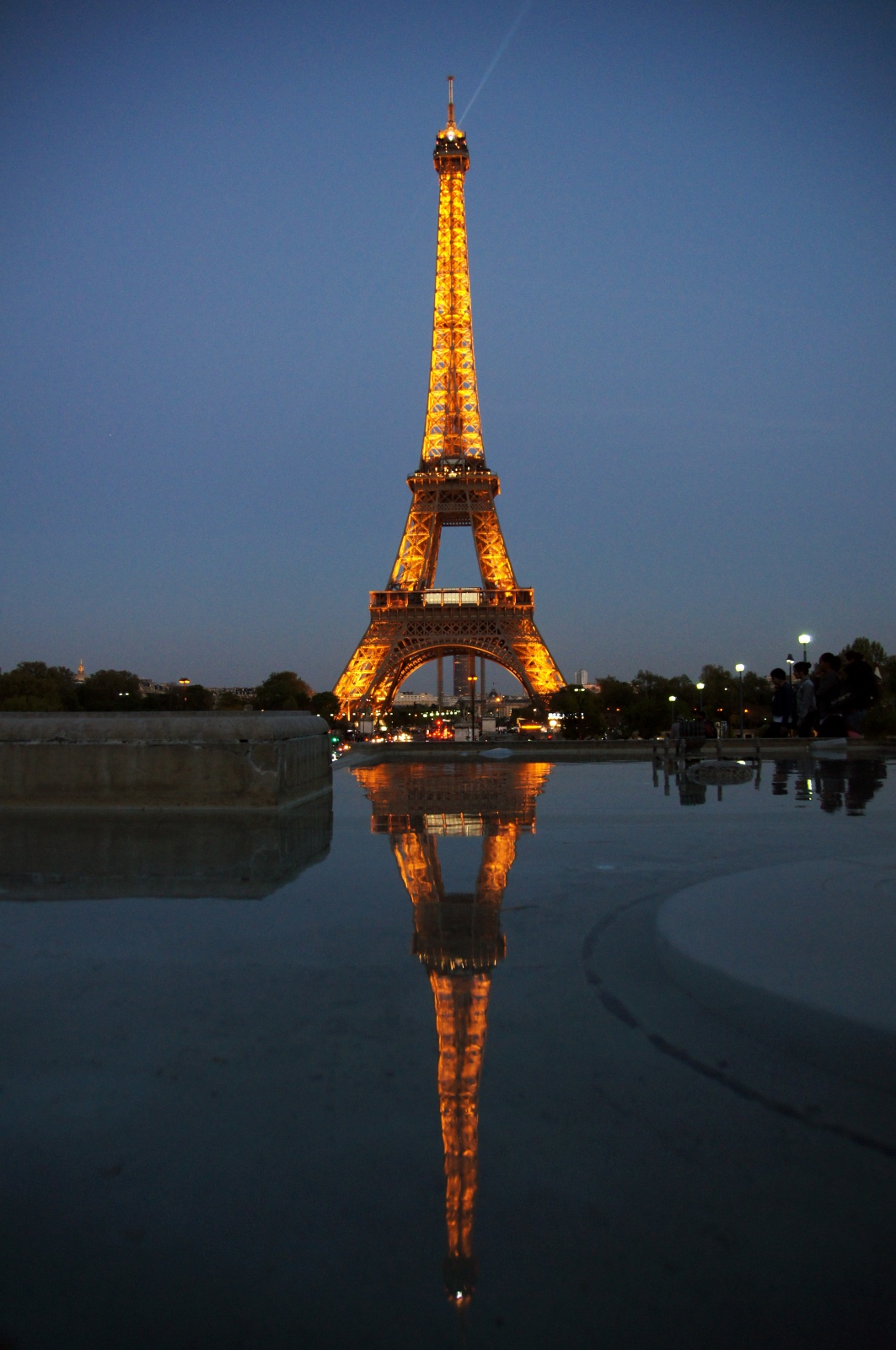 Night at the Eiffel Tower