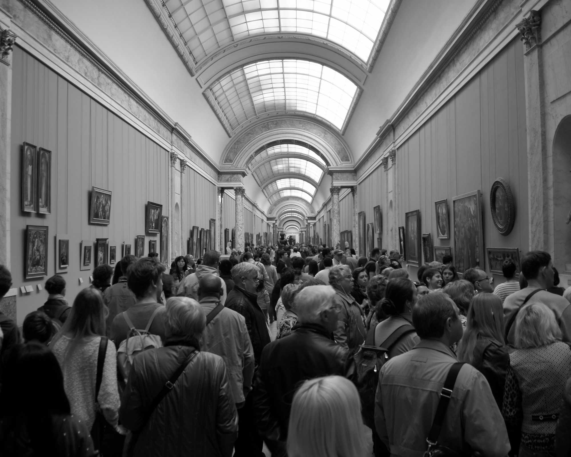 Crowds of The Louvre