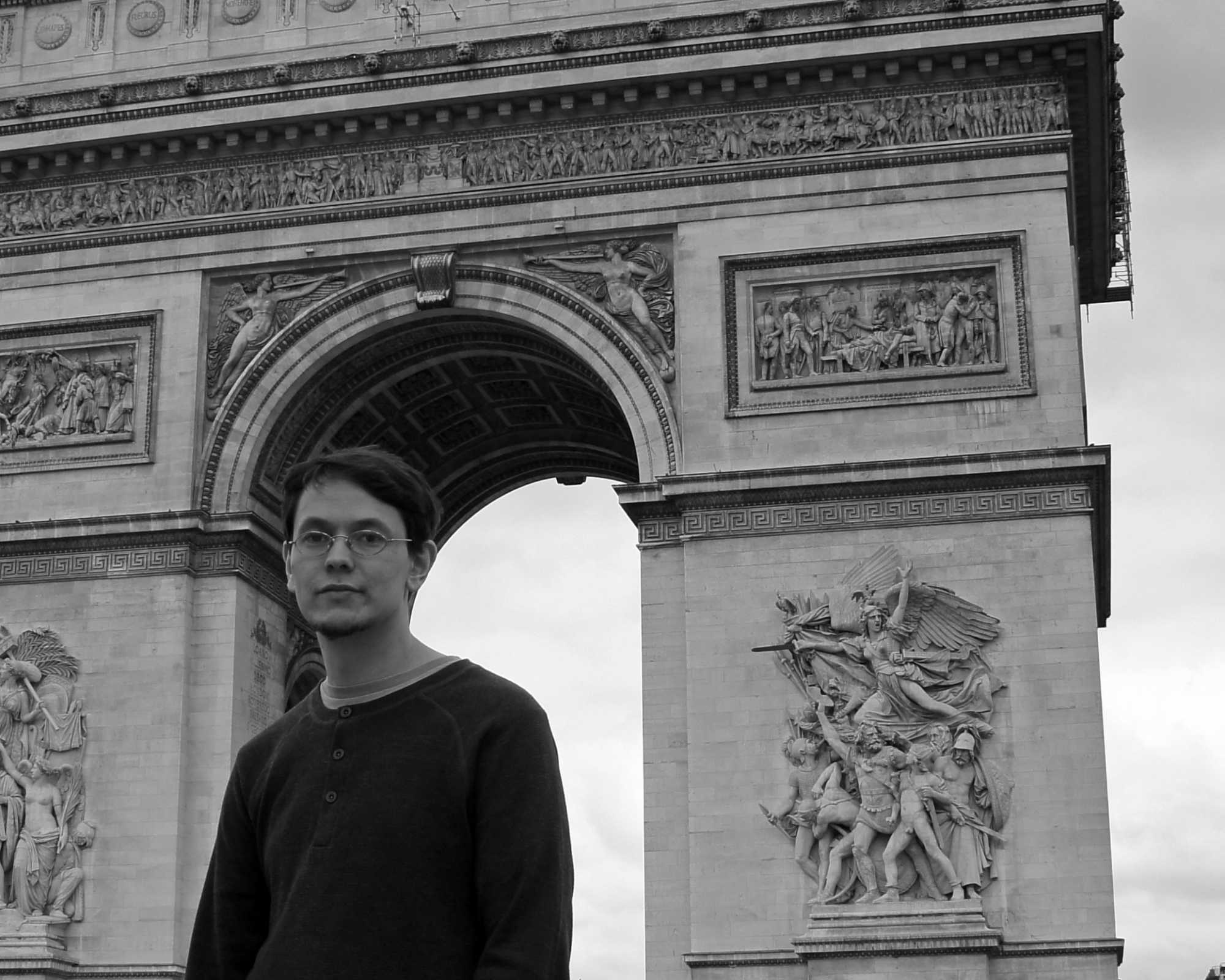 Josh infront of Arc de Triomphe