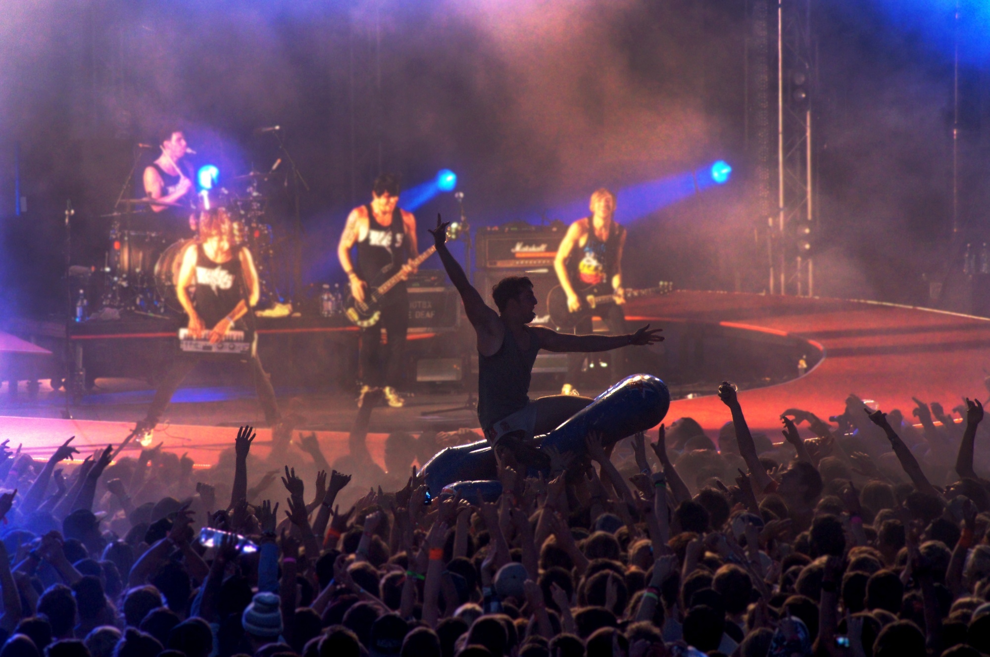 Parachute 2013 Crowd Boating